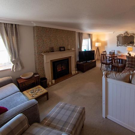 3, The Dolphin, 49 Quay Street - Stunning Apartment - Quintessential - Quay Views - Sleeps 2-4 People Newport  Exterior photo