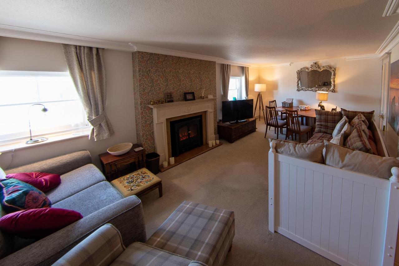 3, The Dolphin, 49 Quay Street - Stunning Apartment - Quintessential - Quay Views - Sleeps 2-4 People Newport  Exterior photo